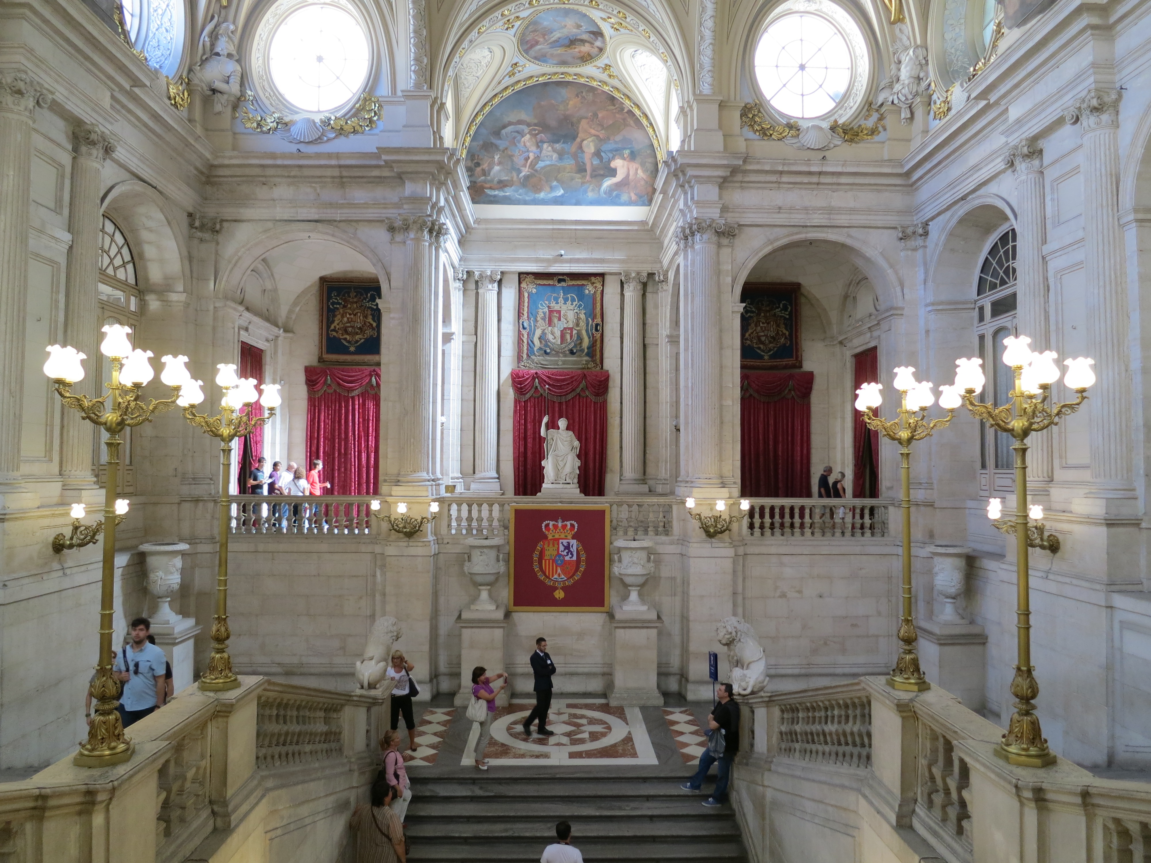 Escalera principal del Palacio Real de Madrid