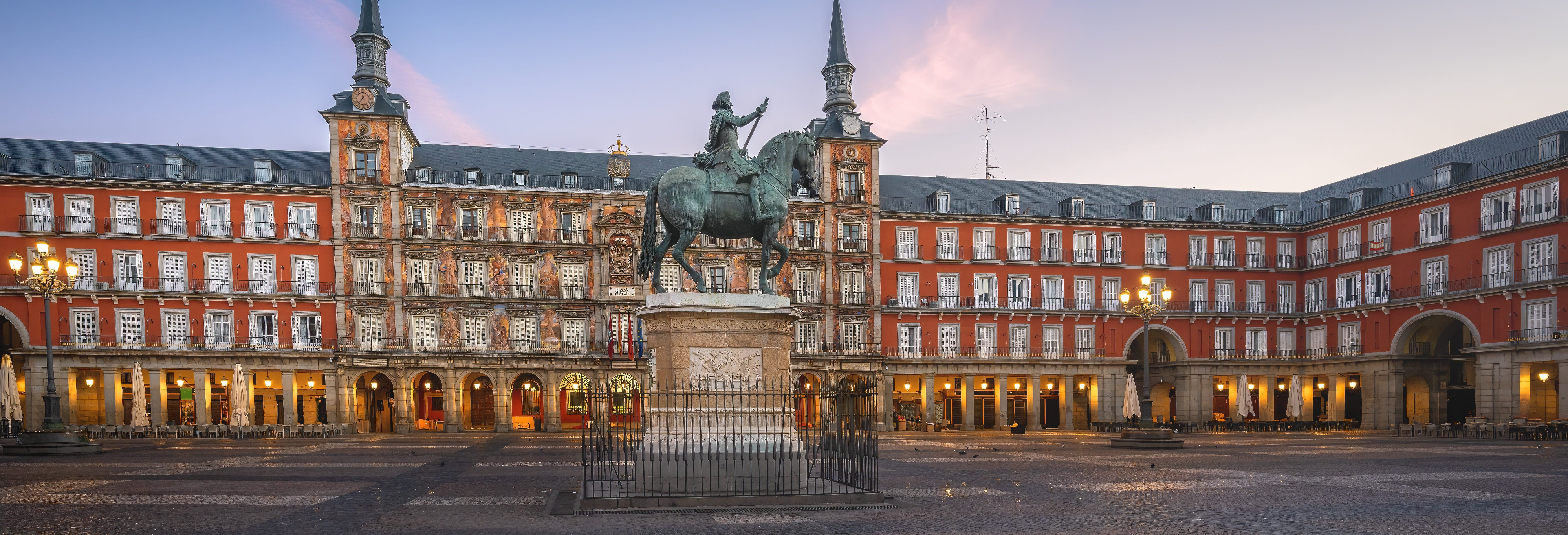 Plaza Mayor de Madrid al atardecer
